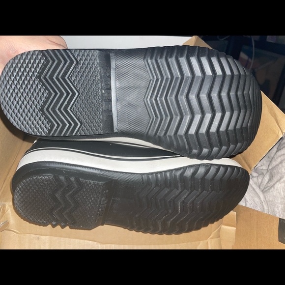 Women Sorel Snow Boots - Picture 4 of 4